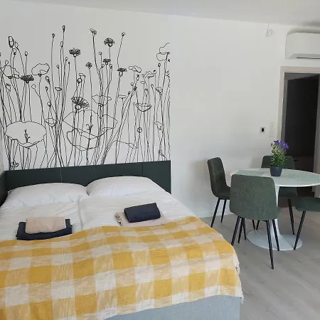 Mistral 202 Apartment